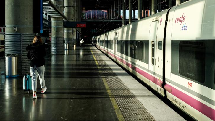 Un robo de cable afecta a trenes de Cercanías y AVE en Valencia y Castellón
