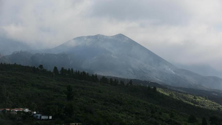 Los técnicos y científicos se dan un respiro en el primer día con el volcán de La Palma apagado