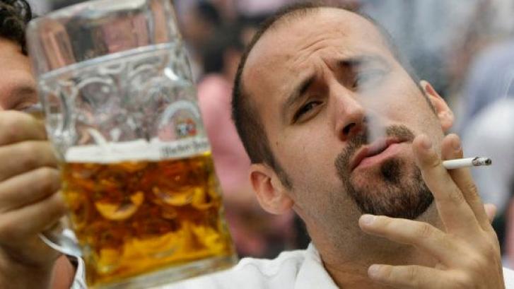Los europeos viven cada vez más a pesar de su elevado consumo de tabaco y alcohol