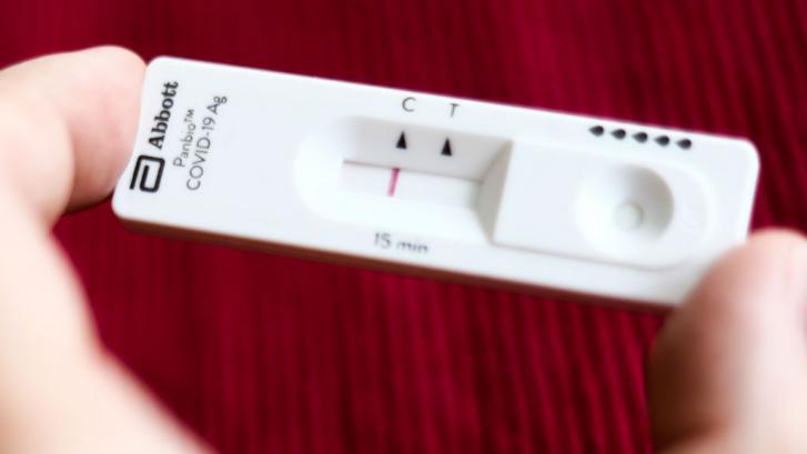 Una científica se corona en Twitter con su réplica al negacionista que abrió un test de antígenos
