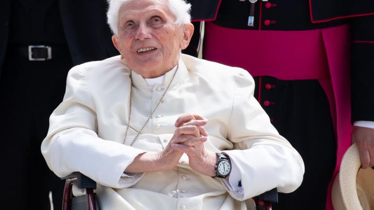 Benedicto XVI se retracta y admite haber estado en una reunión sobre un cura implicado en abusos