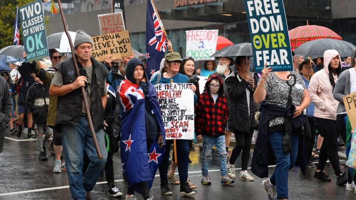 Nueva Zelanda reproduce en bucle la 'Macarena' para dispersar una protesta de los antivacunas