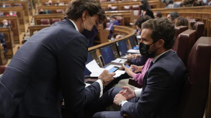 Pablo Montesinos mantiene su fidelidad a Casado, uno de los pocos apoyos que le quedan