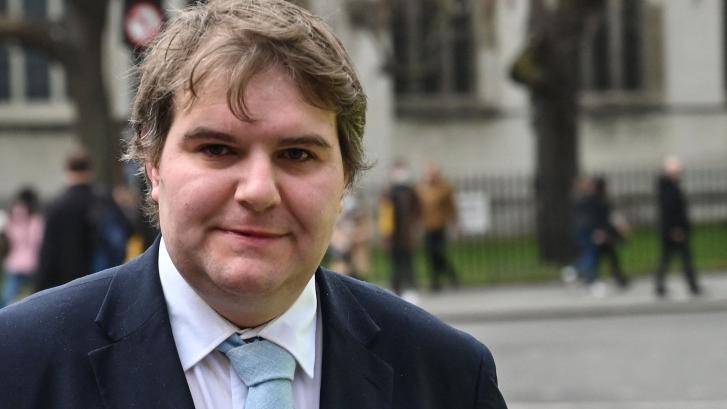 Jamie Wallis, diputado conservador británico, se declara transgénero y reconoce que fue víctima de violación