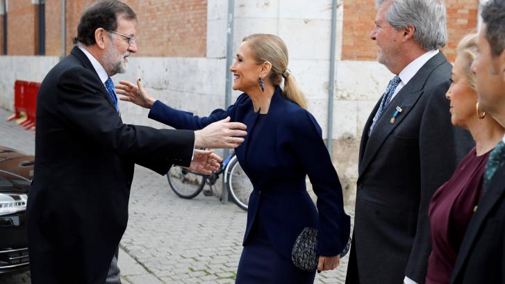 Preguntan a Cifuentes si se acostaría con Rajoy y ella lo deja excesivamente claro