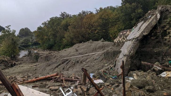Al menos un muerto y 12 desaparecidos en un corrimiento de tierra en la isla italiana de Ischia