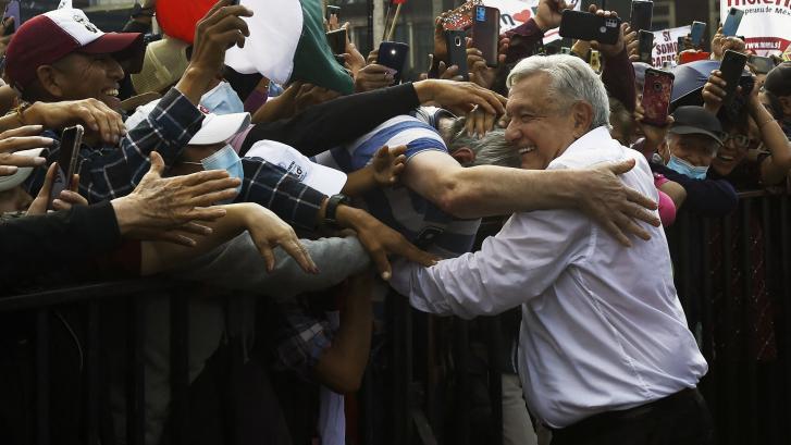 López Obrador se da un baño de masas en Ciudad de México: 
