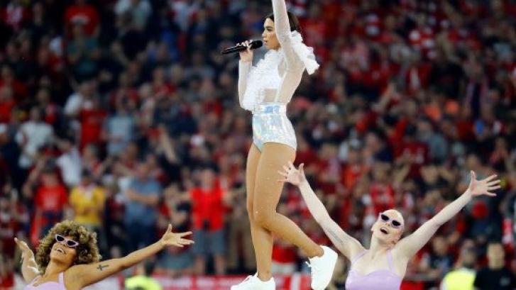 Antena 3 desata las iras en redes sociales por lo que ha hecho con la actuación de Dua Lipa en la previa de Champions