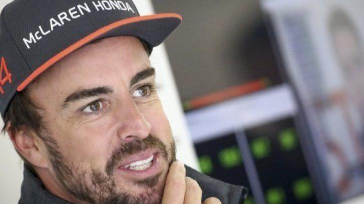 Fernando Alonso y Mercedes se enzarzan en Twitter