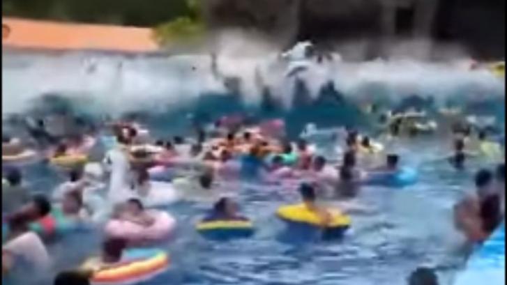Un fallo técnico provoca una ola gigante en un parque acuático que causa 44 heridos