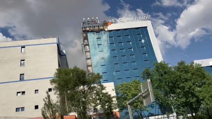 EN DIRECTO: Continúan las tareas de extinción del incendio del Hotel Nuevo Madrid