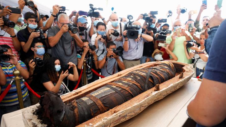 Egipto ha abierto dos sarcófagos con más de 2.500 años de antigüedad