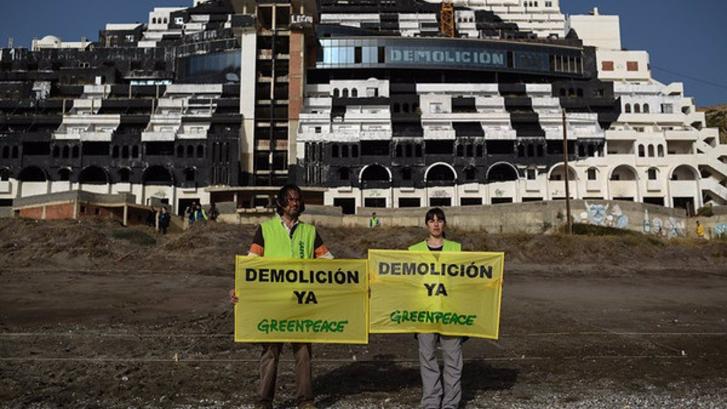 El Tribunal Supremo rechaza ordenar ya la demolición de El Algarrobico