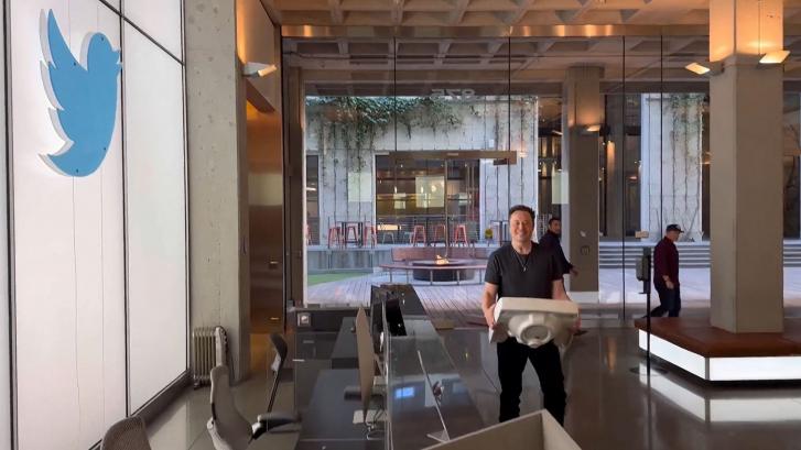 Elon Musk intenta salvar los muebles de Twitter: subasta el equipamiento de su sede en San Francisco
