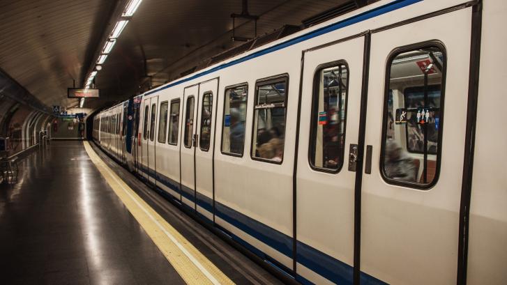 El Metro de Madrid pone en marcha los asientos 'anticaraduras'