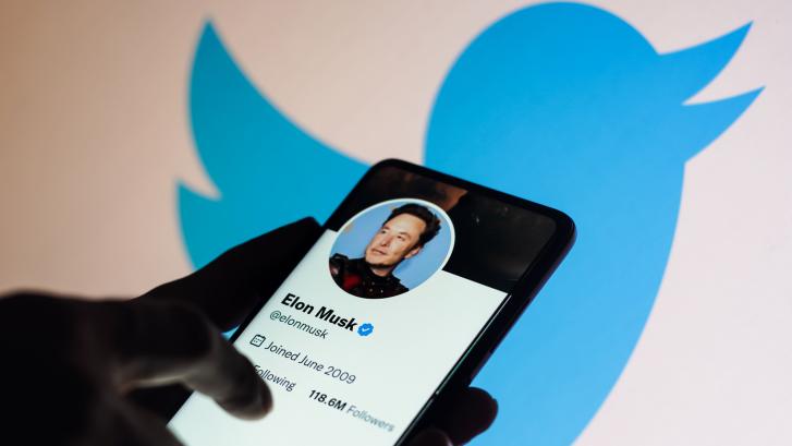 Elon Musk somete su continuidad en Twitter a los usuarios de la red social