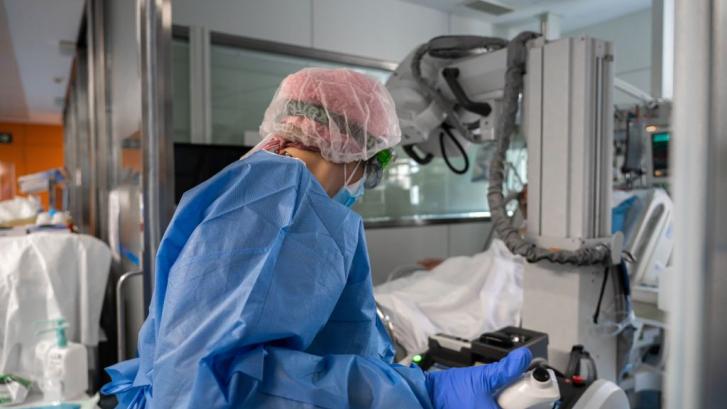 Aislado un paciente en Valencia por sospechas de sufrir el virus de Marburgo, similar al ébola: estos son los síntomas