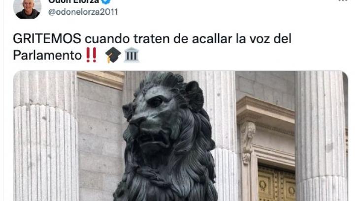 Odón Elorza monta revuelo en Twitter al subir esta foto en la que sale él