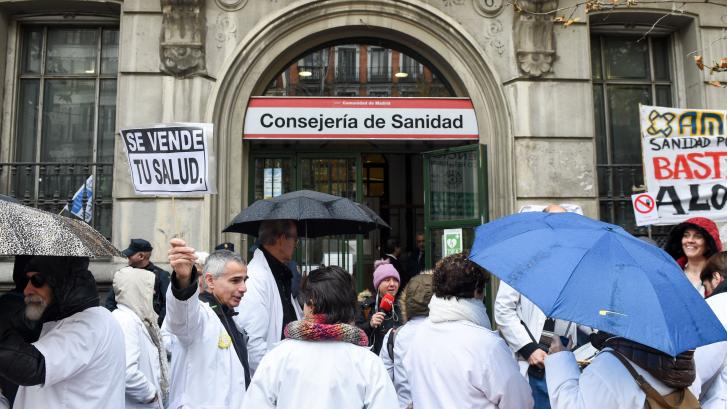 Un mes de huelga en Madrid: “Bienvenidos a la sublevación médica, hemos aguantado demasiado”