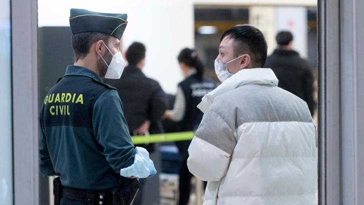 Interior resuelve pedir el certificado de vacunación del covid en origen a los viajeros de China