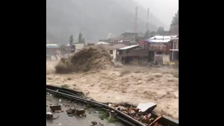 Más de mil muertos en Pakistán por unas inundaciones 