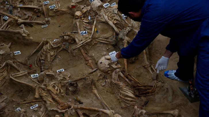 Comienza la primera exhumación de fosas comunes de la Guerra Civil en Madrid