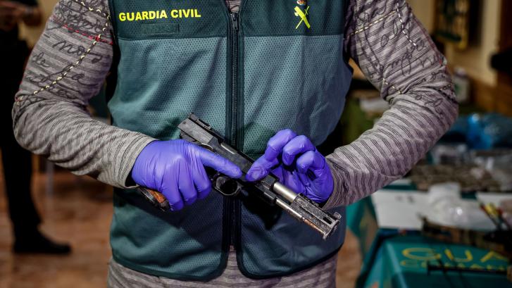 La Guardia Civil pierde la paciencia con sus pistolas Ramon