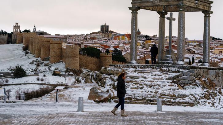 La AEMET advierte de que 11 comunidades siguen en alerta por nieve y heladas: localidades afectadas
