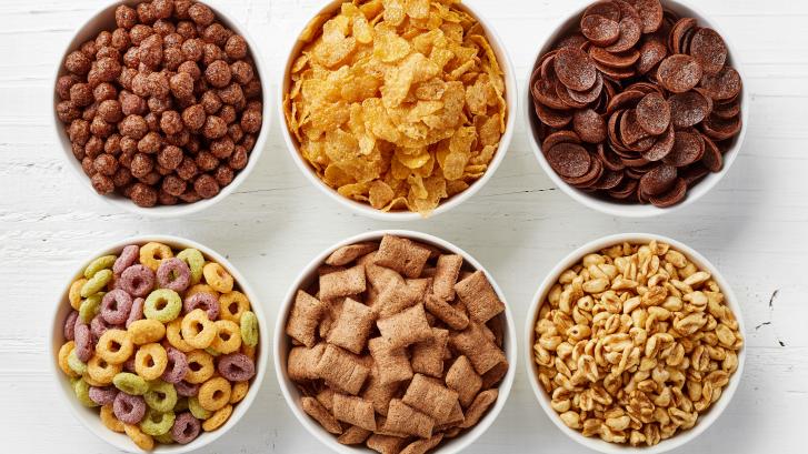Cuál es el desayuno más saludable: cereales de avena, azucarados, 'corn flakes'...