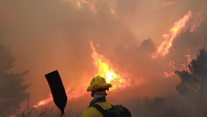 Incendio en la Sierra de Gredos: elevado el nivel de peligrosidad del fuego declarado en Guisando
