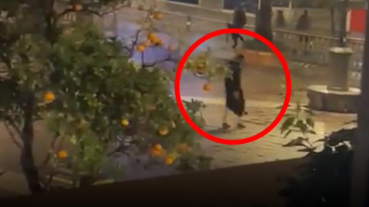 Una vecina cercana a la Plaza Alta de Algeciras graba al presunto autor del ataque mortal