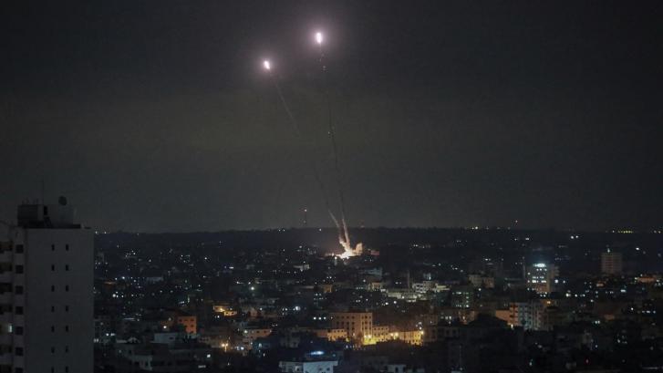 Israel bombardea Gaza tras recibir cohetes del enclave en una nueva escalada de tensión
