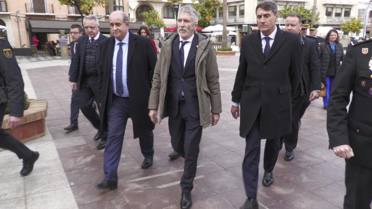 Marlaska pide a Feijóo no confundir una ideología o creencia con un hecho criminal en Algeciras