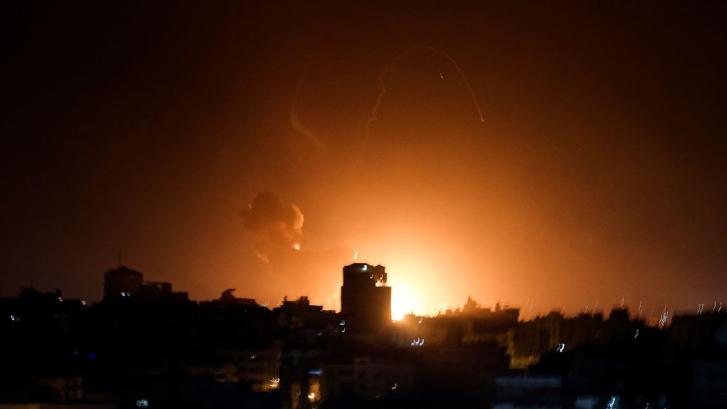 Israel ataca Gaza en represalia al lanzamiento de cohetes desde la Franja