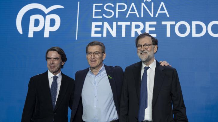 Pilar Alegría triunfa como pocas veces al definir con cuatro palabras esta foto de Aznar, Rajoy y Feijóo