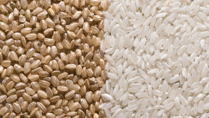 El tiempo que debes dejar el arroz en remojo para eliminar el arsénico