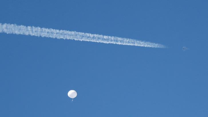 ¿Qué está pasando en los cielos? De los globos a los objetos voladores no identificados
