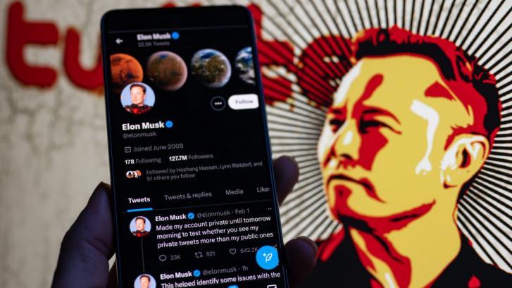 Elon Musk ordenó ajustar algoritmo de Twitter para que sus tuits llegasen a más gente