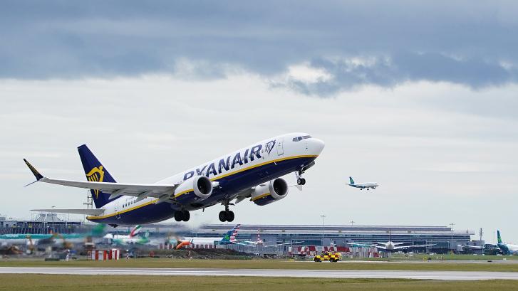 Ryanair recoge firmas de sus clientes para protestar