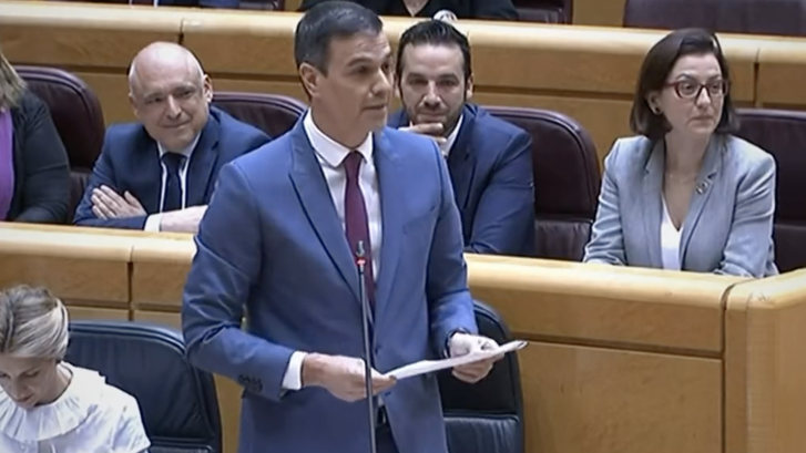 Este momento de Sánchez en el Senado no deja de compartirse en Twitter: le da un consejo a Feijóo