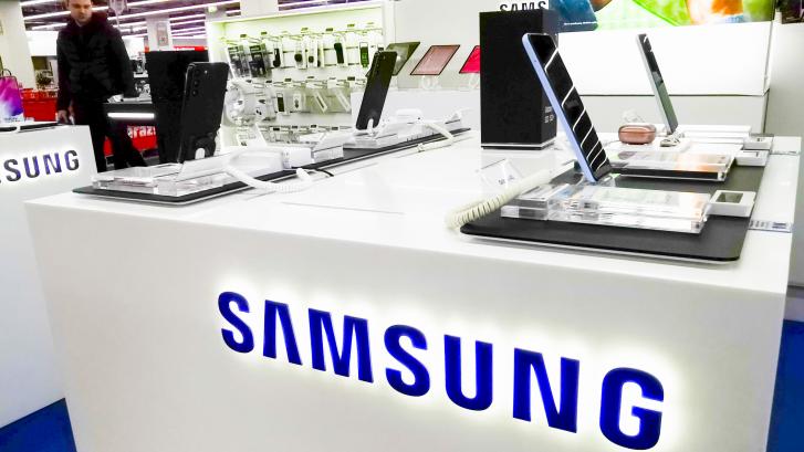 Samsung regala una smart TV con la compra de uno de estos móviles: así puedes conseguir la oferta