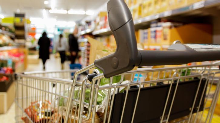 El primer supermercado español que ha decidido ‘copiar’ a Francia y lanzar una cesta de la compra antiinflación