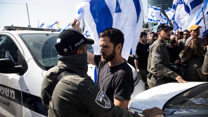 Las protestas contra el Gobierno de Netanyahu culminan 'secuestrando' a su mujer en la peluquería