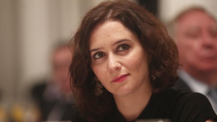 Ayuso ni olvida ni perdona: fulmina a dos alcaldes 'casadistas' para el 28-M