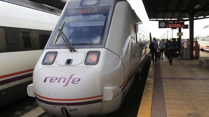 Renfe traslada en el tren de reserva a 109 pasajeros afectados por una avería en el Alvia Badajoz-Madrid