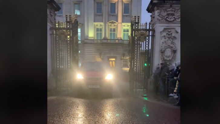 Viajan a Londres y no pueden creer a quién acaban viendo: 