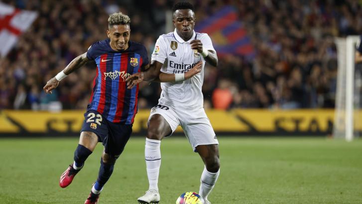 El Barcelona adelanta al Real Madrid en el descuento (2-1) en un Clásico decisivo