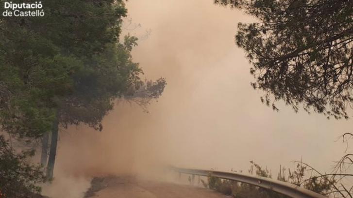 El incendio de Villanueva de Viver deja más de 1.000 hectáreas quemadas y casi un millar de desalojados entre Castellón y Teruel