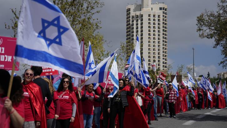 Los puntos más polémicos de la reforma judicial que divide Israel