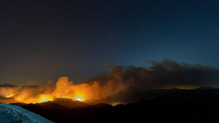 El incendio de Villanueva de Viver se reactiva en un punto crítico y obliga a nuevas evacuaciones